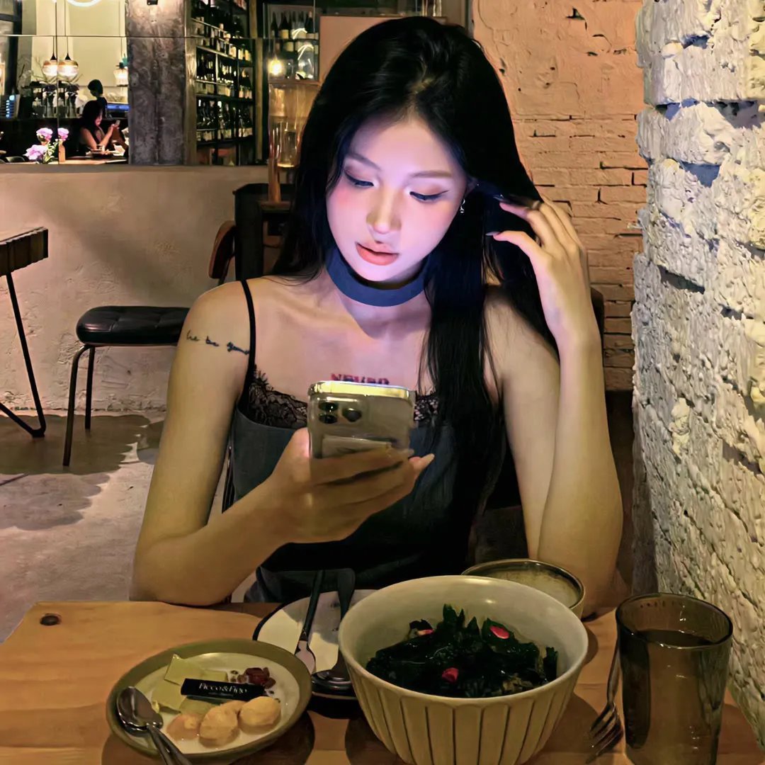 倒挂的爱丽丝